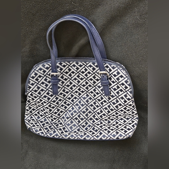 Tommy Hilfiger bag - Picture 2 of 5